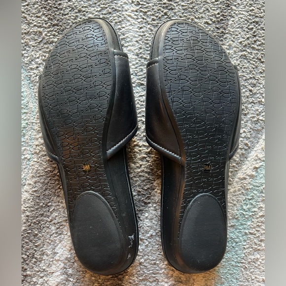 Woman’s Bruce Makowsky slides - Picture 4 of 4